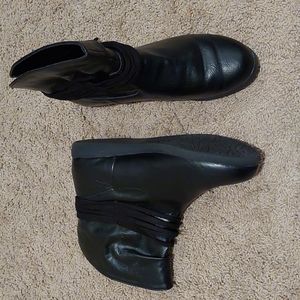 NWOT SO Skates Booties